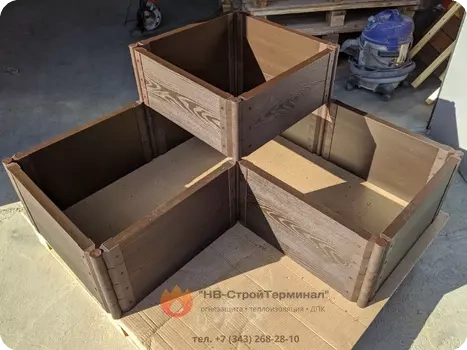 Клумба 1х1 метр. Нижний ярус 30см, верхний 22,5см.